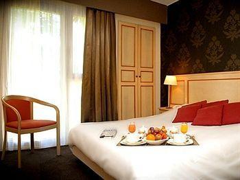 Le Relais Fleuri, Et Restaurant Logis - Avallon Hotel Sauvigny-le-Bois