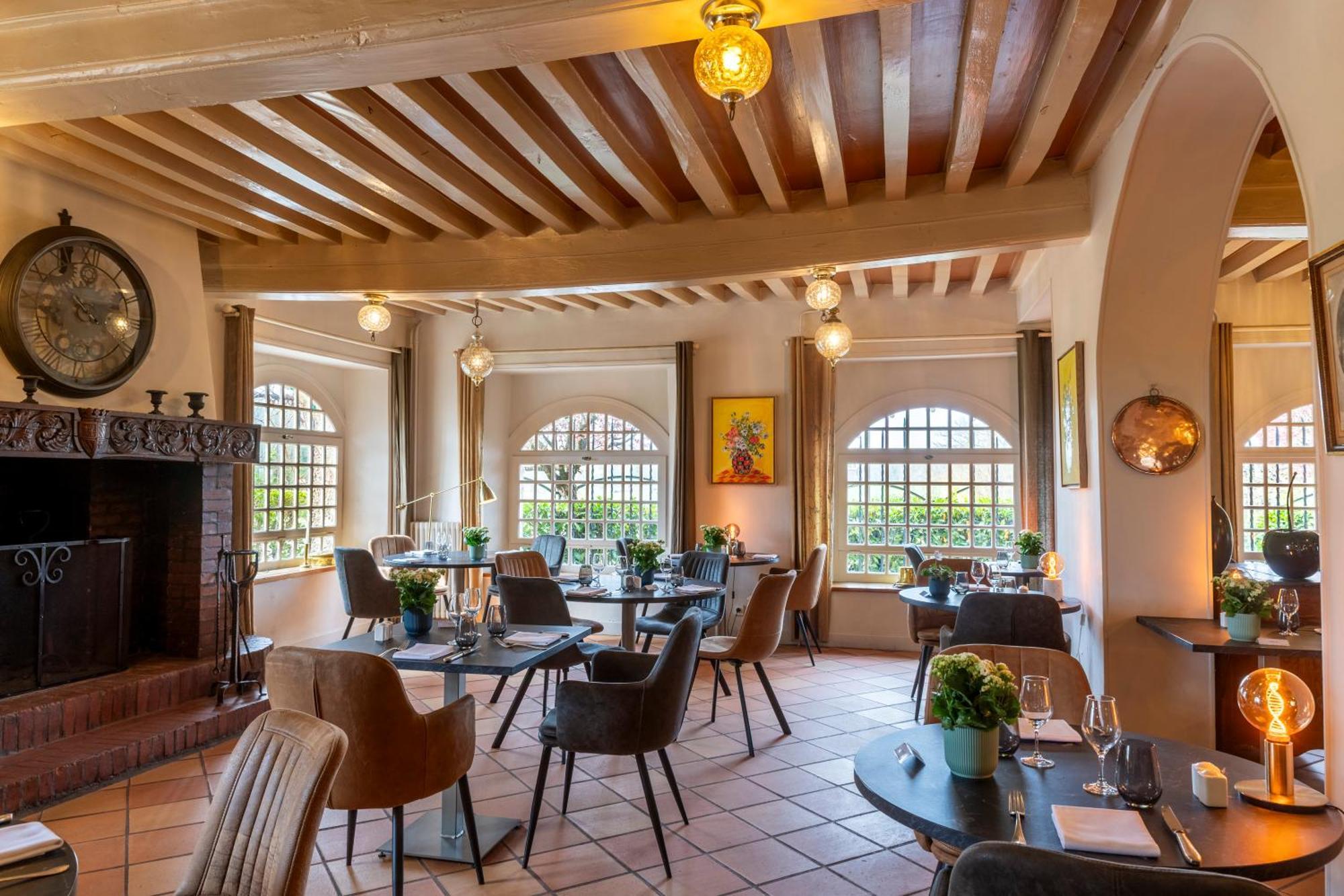 Le Relais Fleuri, Et Restaurant Logis - Avallon Hotel 3*