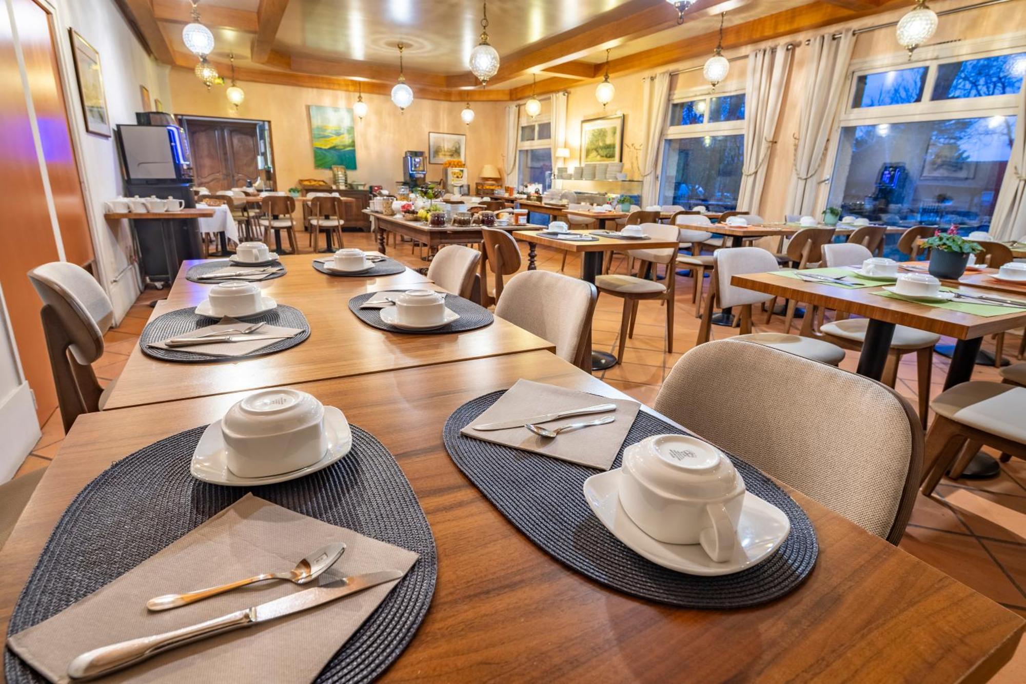 Le Relais Fleuri, Et Restaurant Logis - Avallon Hotel Sauvigny-le-Bois